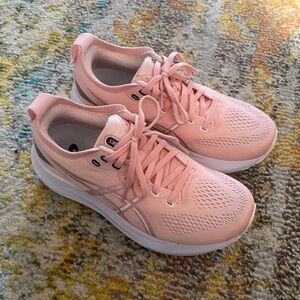 Women's Size 7 ASICS Gel-Kayano 31